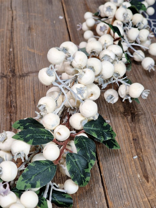Girlanda zimowy głóg z listkami 170cm white cream