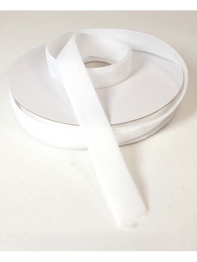 WSTĄŻKA VELVET SZER. 15MM DŁ.9M WHITE