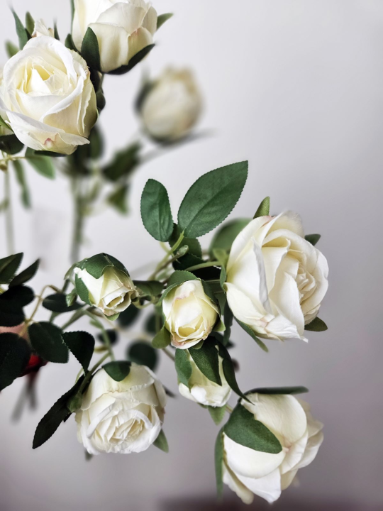 RÓŻA DROBNA WIĄZKA 3 GAŁĄZKI 54CM WHITE CREAM